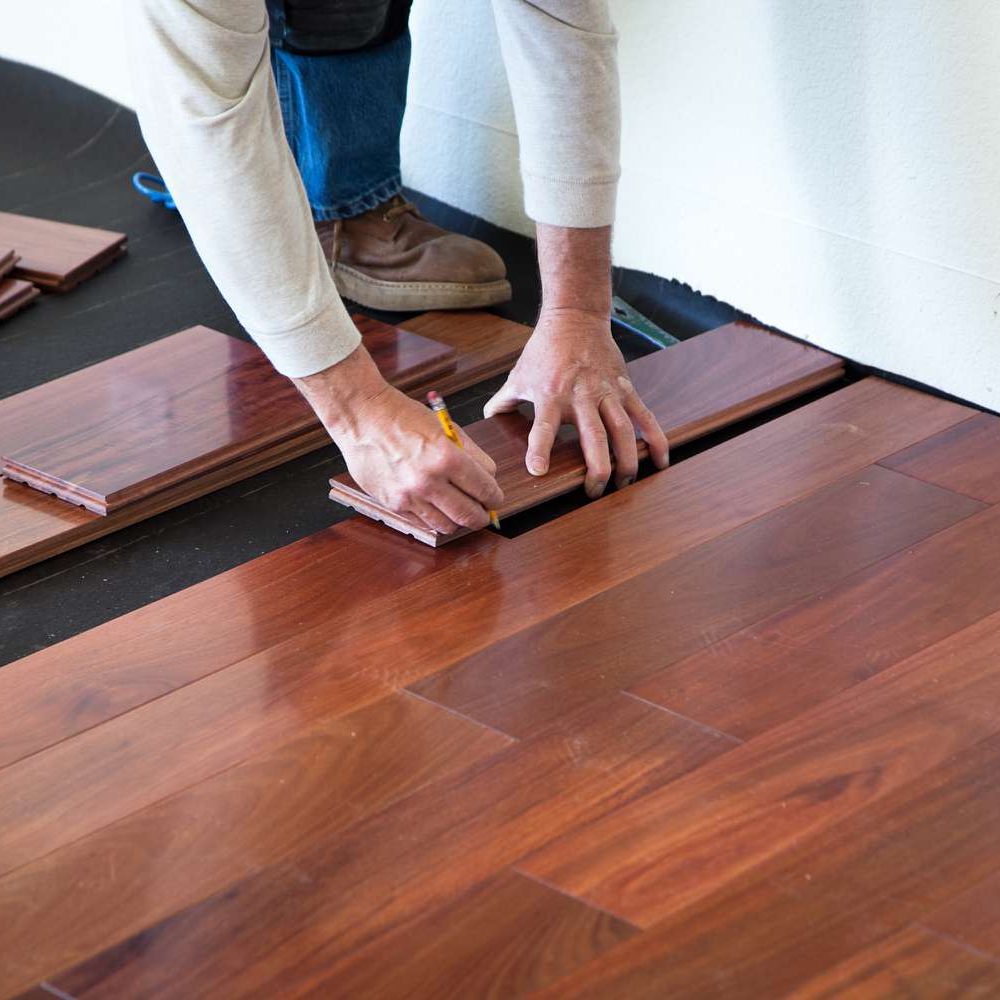 installing-hardwood-floor-170040982-582b748c5f9b58d5b17d0c58
